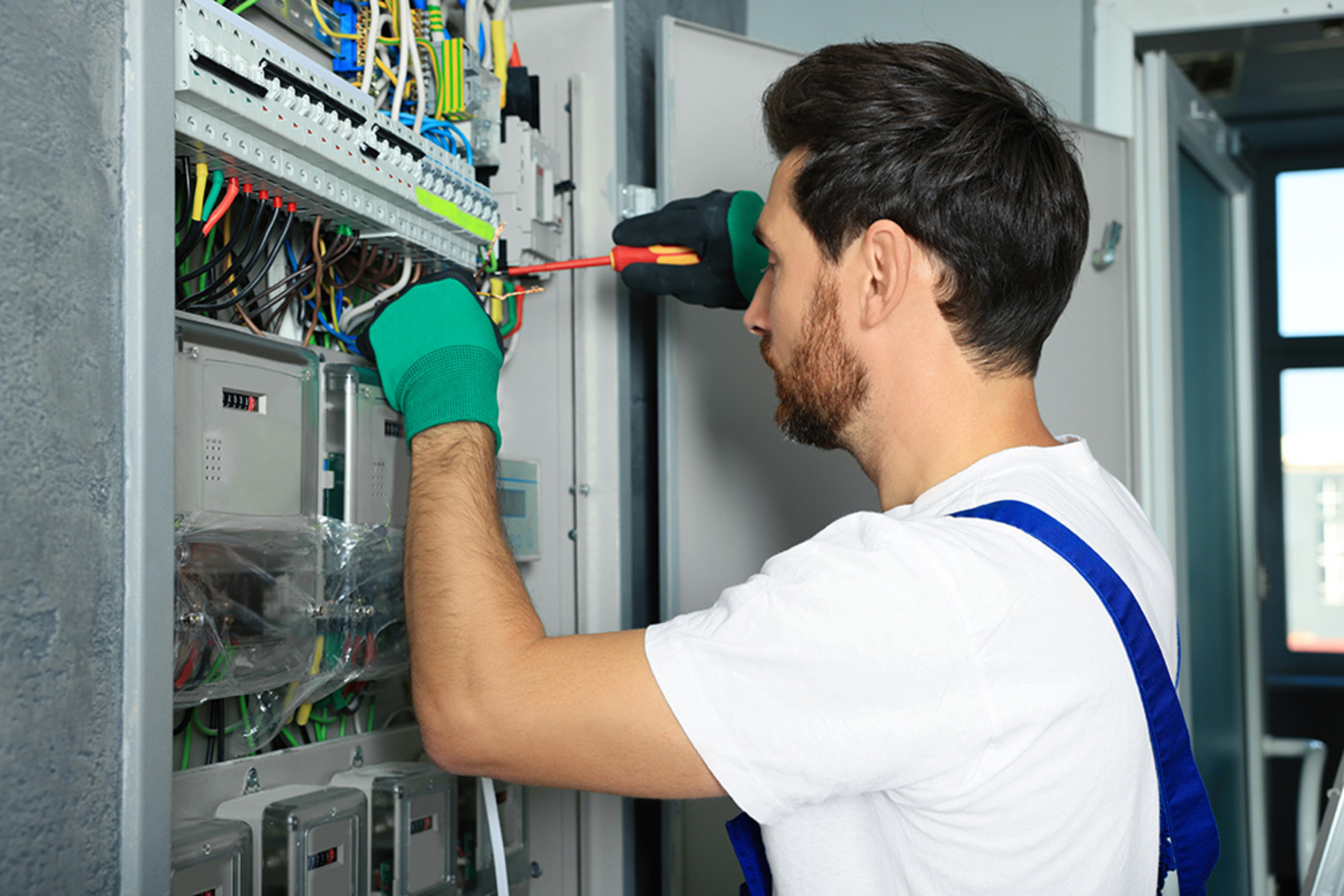 Nieder&shy;spannungs&shy;anlagen bei Elektro Laub GmbH in Bad König