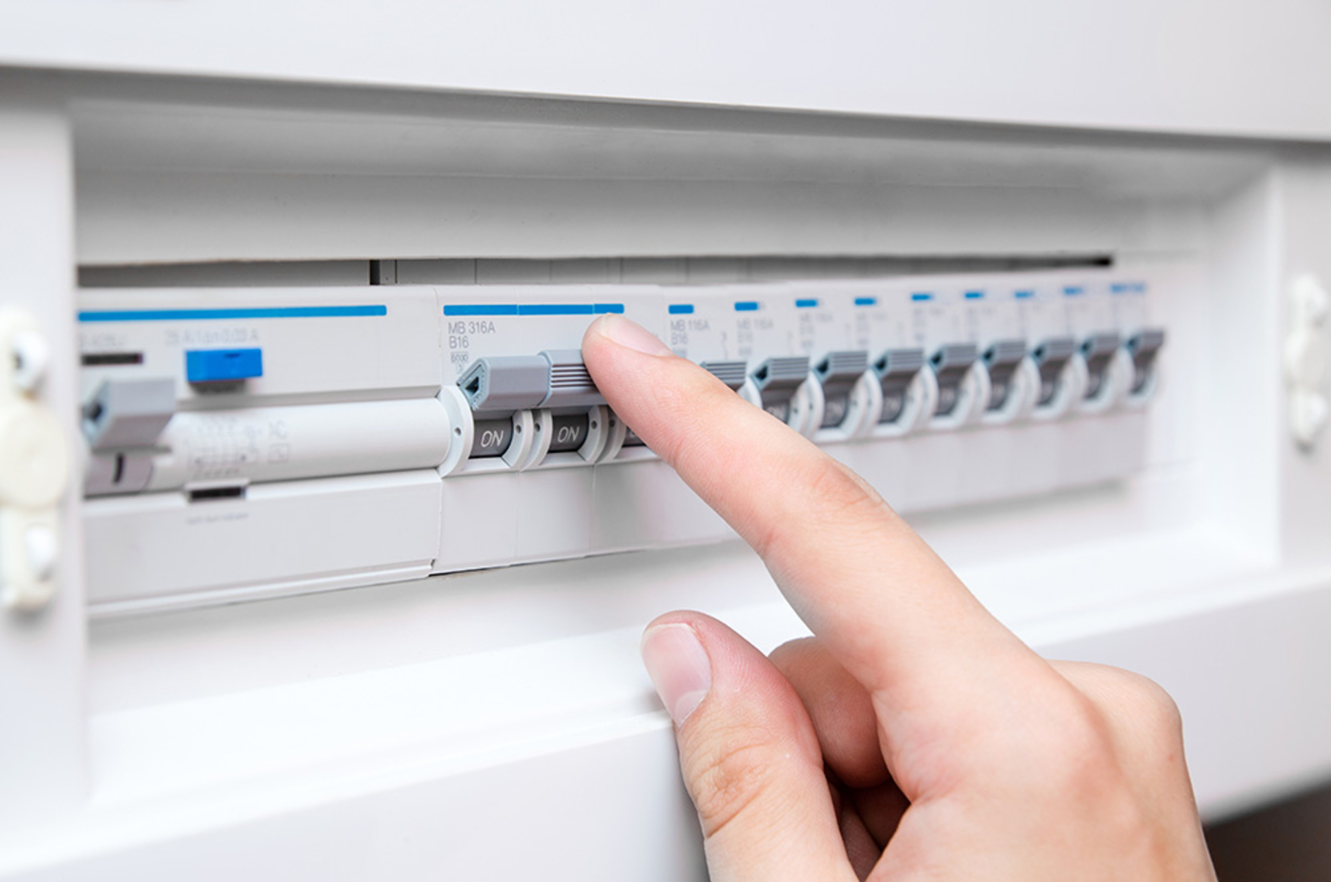 Schalt&shy;schrank&shy;bau bei Elektro Laub GmbH in Bad König